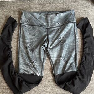 Alo yoga Gray and Black Marble Pattern Leggings